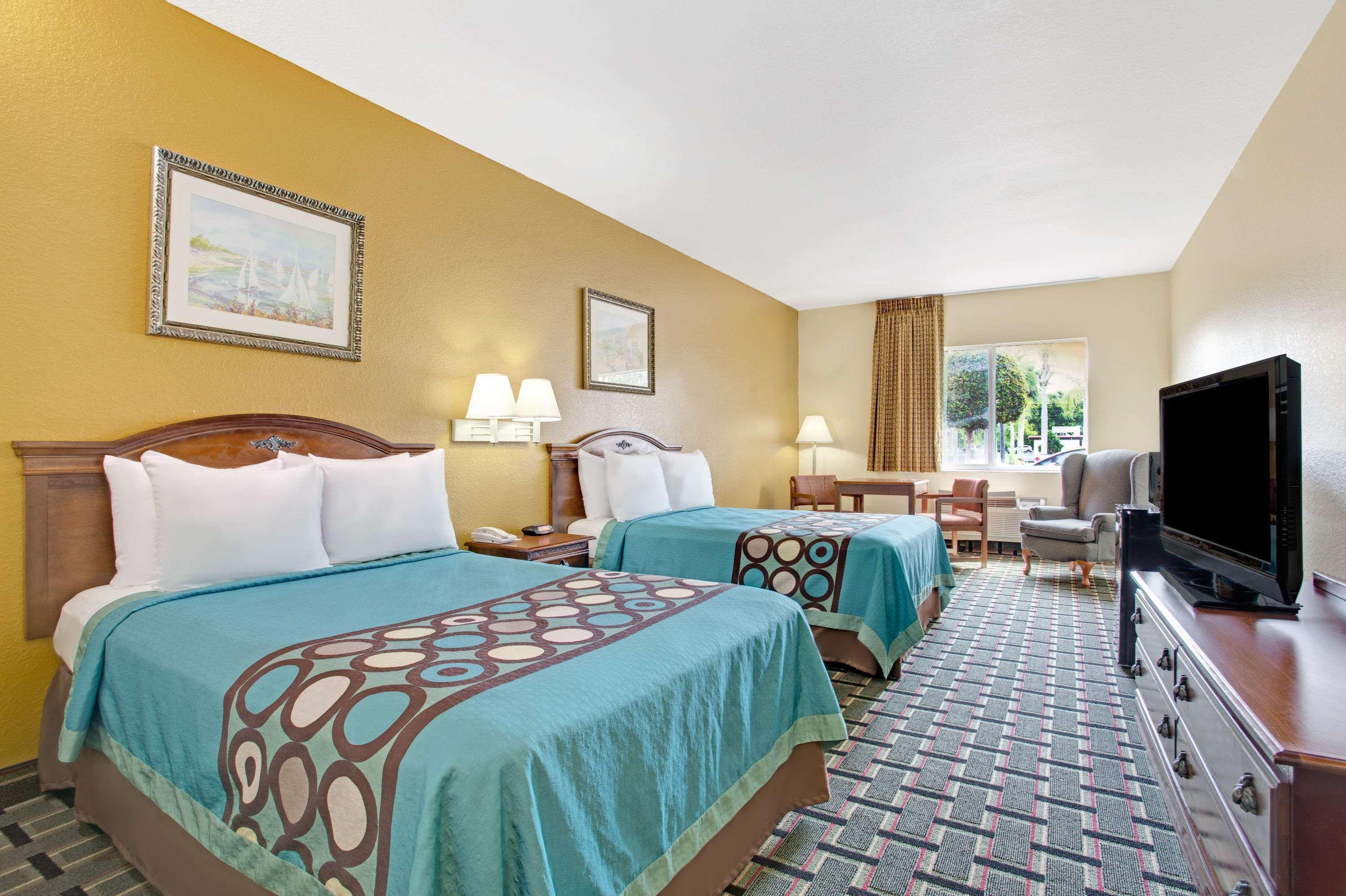 Super 8 By Wyndham Daytona Beach Esterno foto