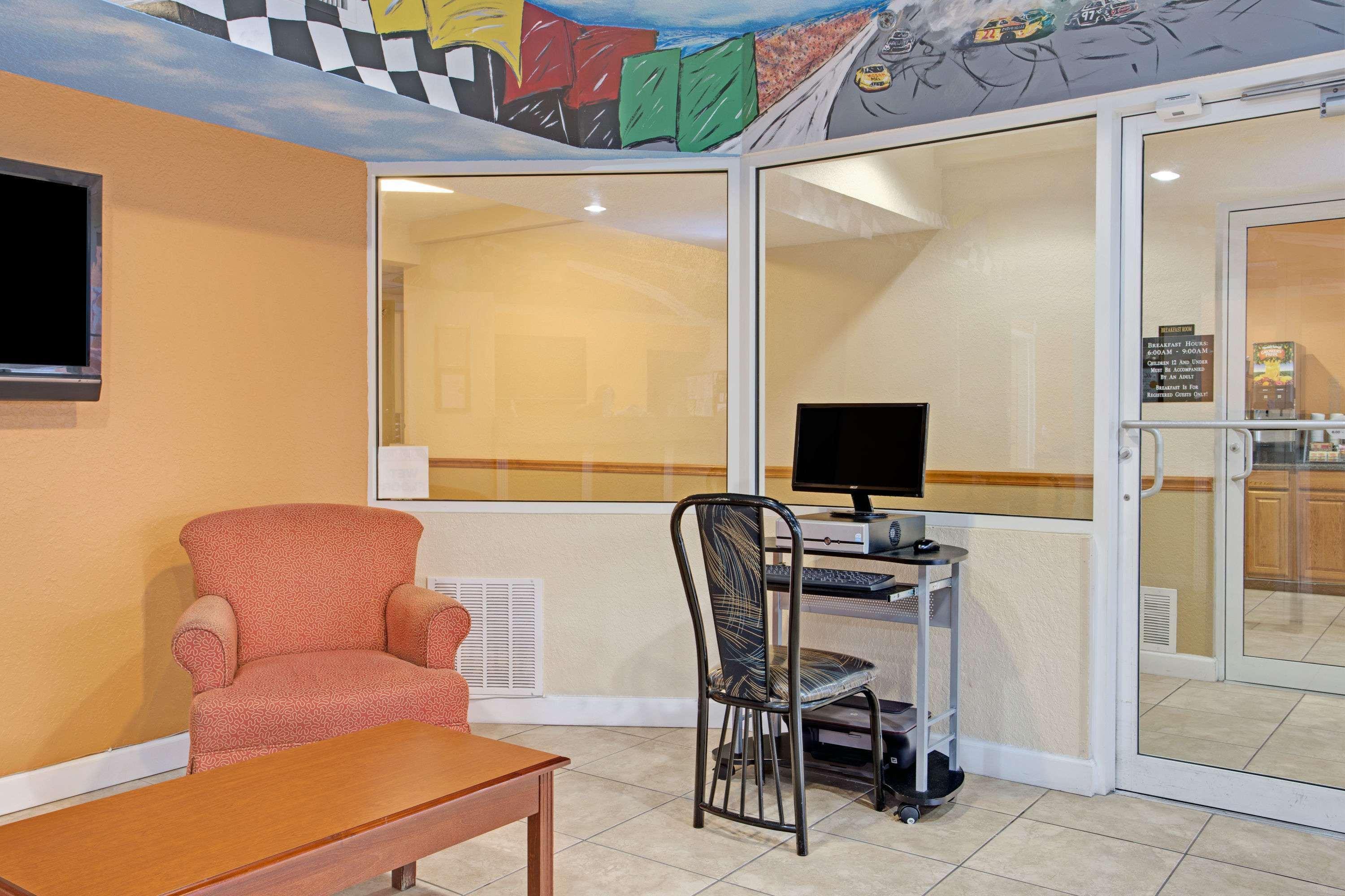 Super 8 By Wyndham Daytona Beach Esterno foto